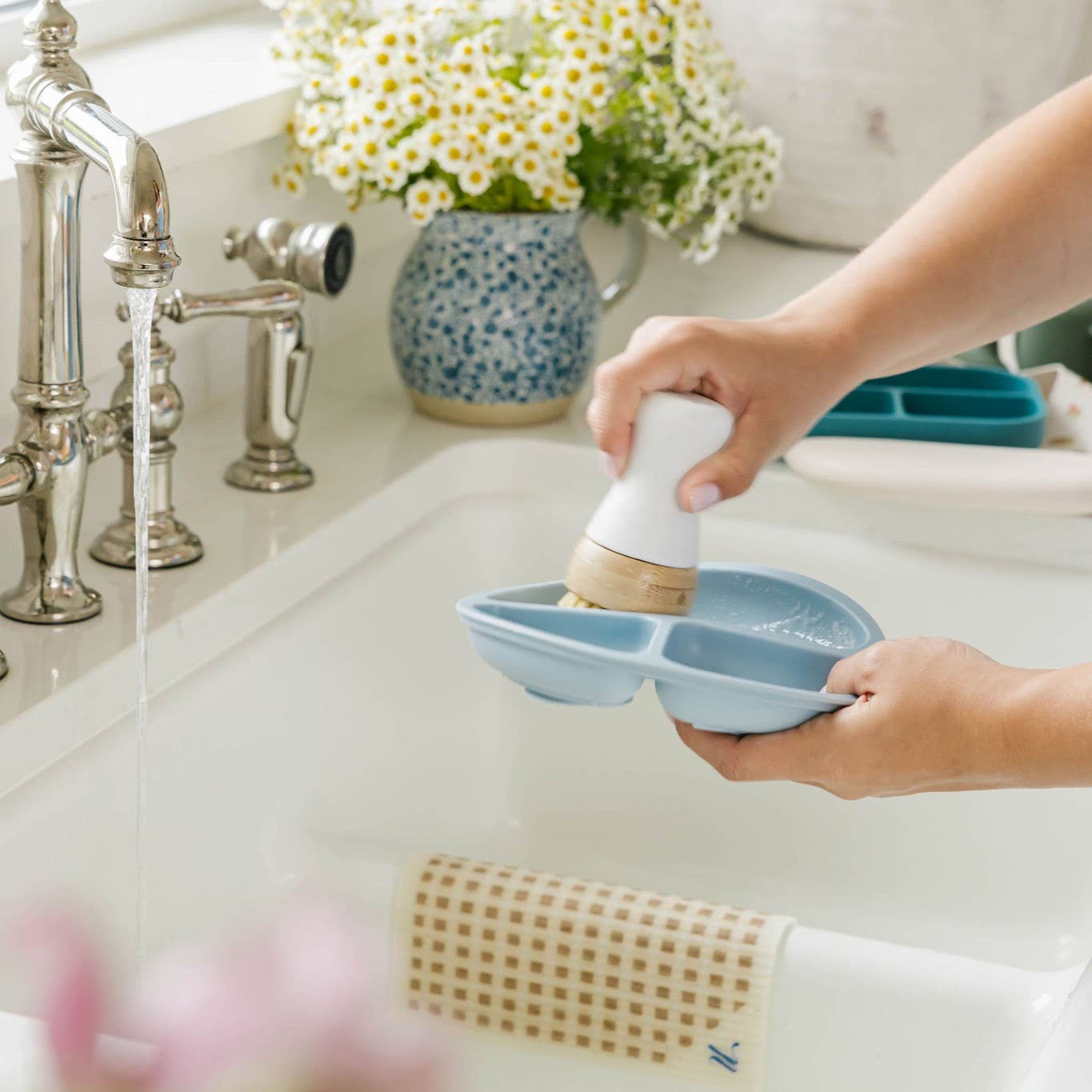 Nellie's Clean - Kitchen Brush - Dish Cleaning Brush
