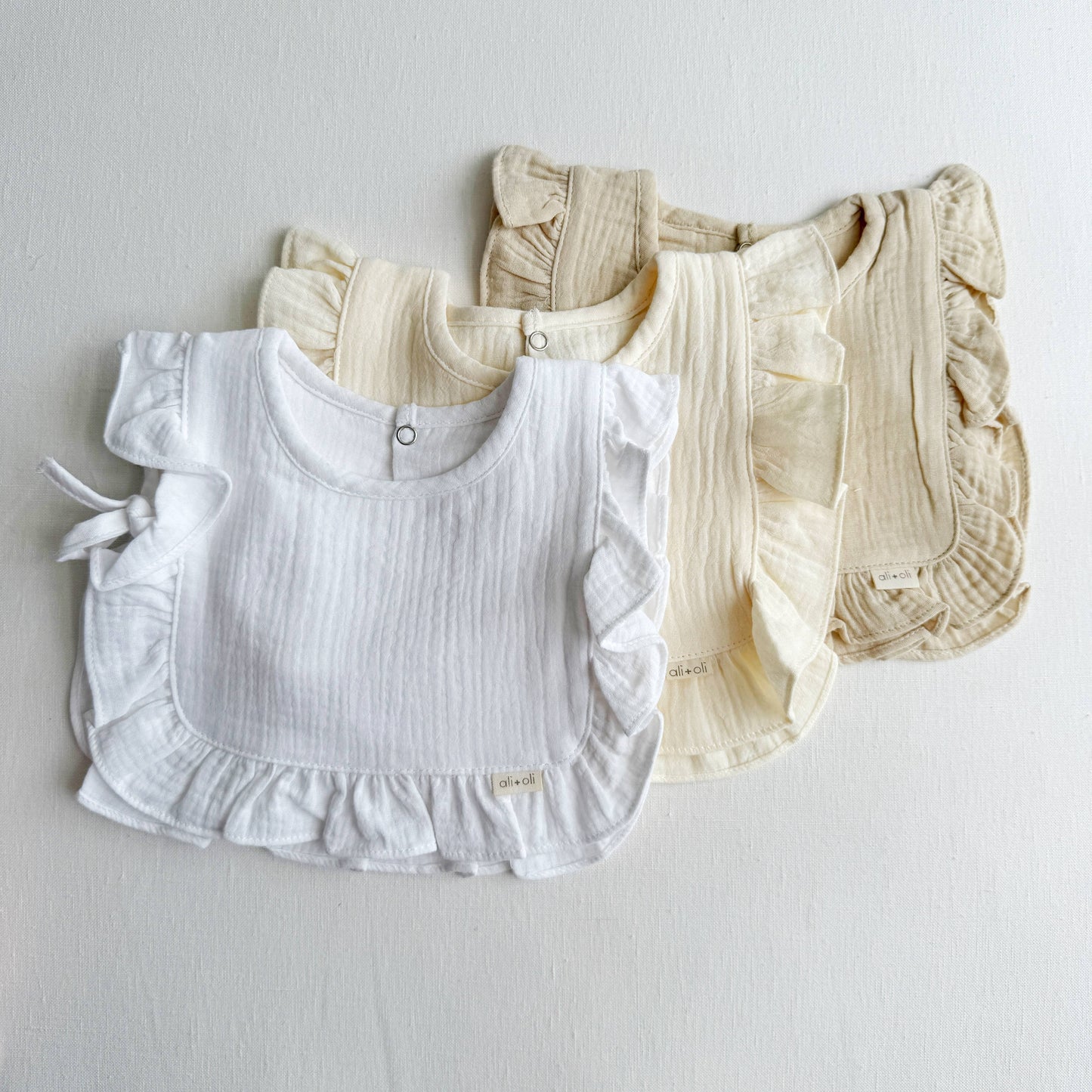 Ali+Oli - Muslin Cotton Ruffle Baby Bib (White)