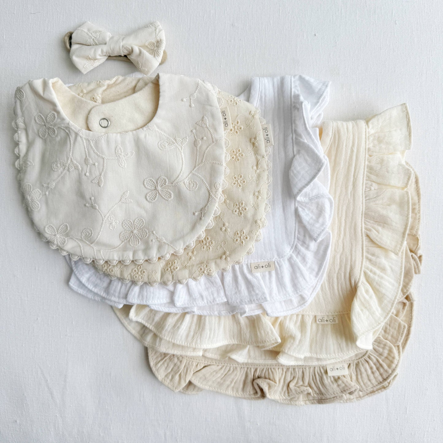 Ali+Oli - Muslin Cotton Ruffle Baby Bib (White)