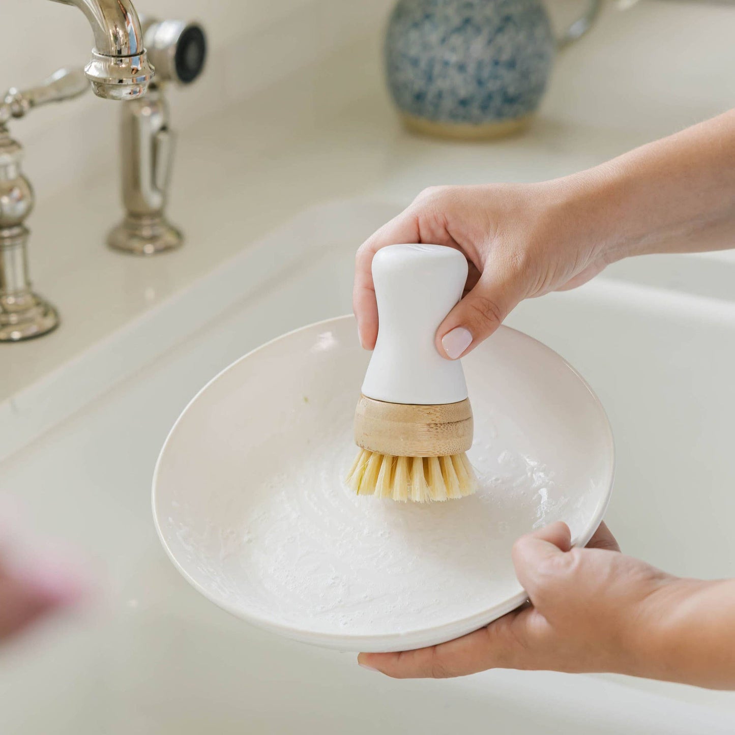Nellie's Clean - Kitchen Brush - Dish Cleaning Brush